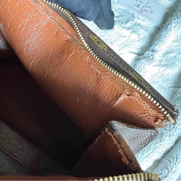 Authentic Louis Vuitton monogram toiletry  26 pouch - Picture 2 of 7